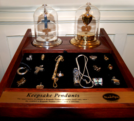 keepsake-pendants-case